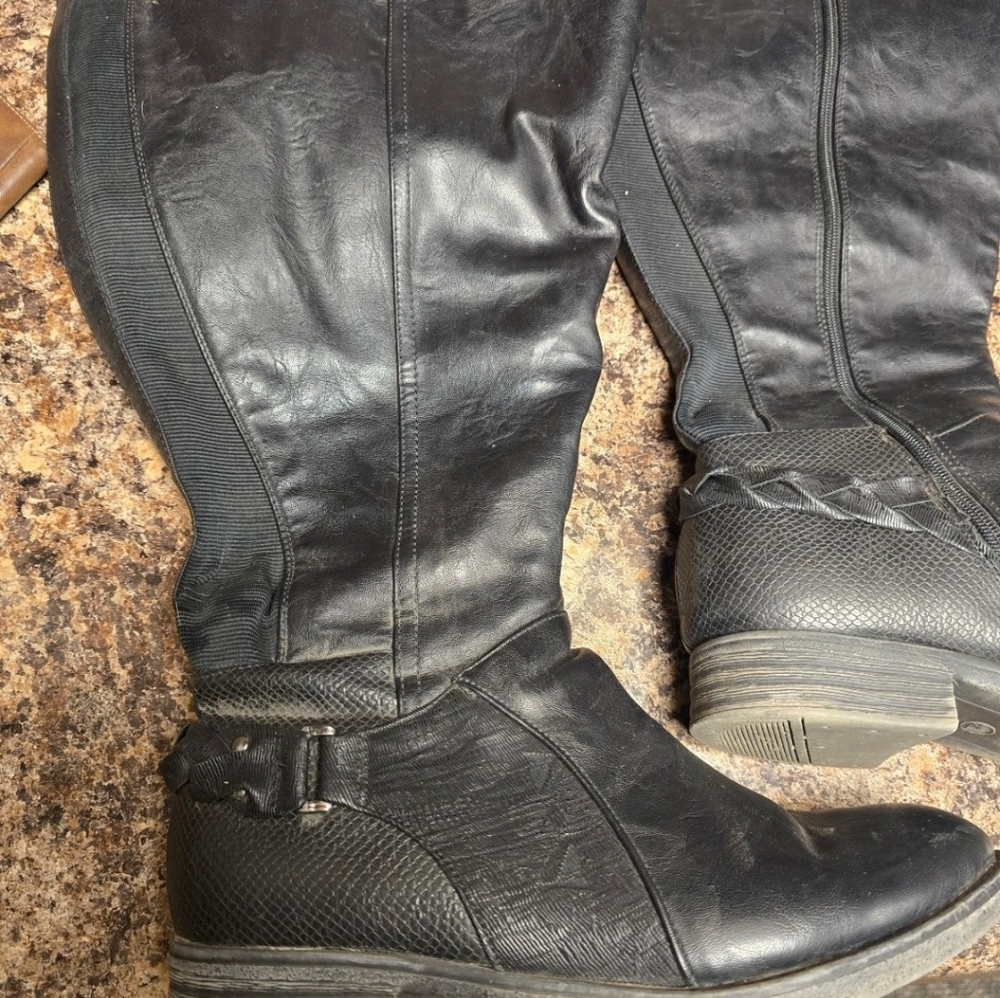 Black Knee-High Leather Boots - Picture 6 of 13
